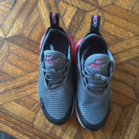 LIKE NEW! Nike Air Max 270 - Picture 3 of 16